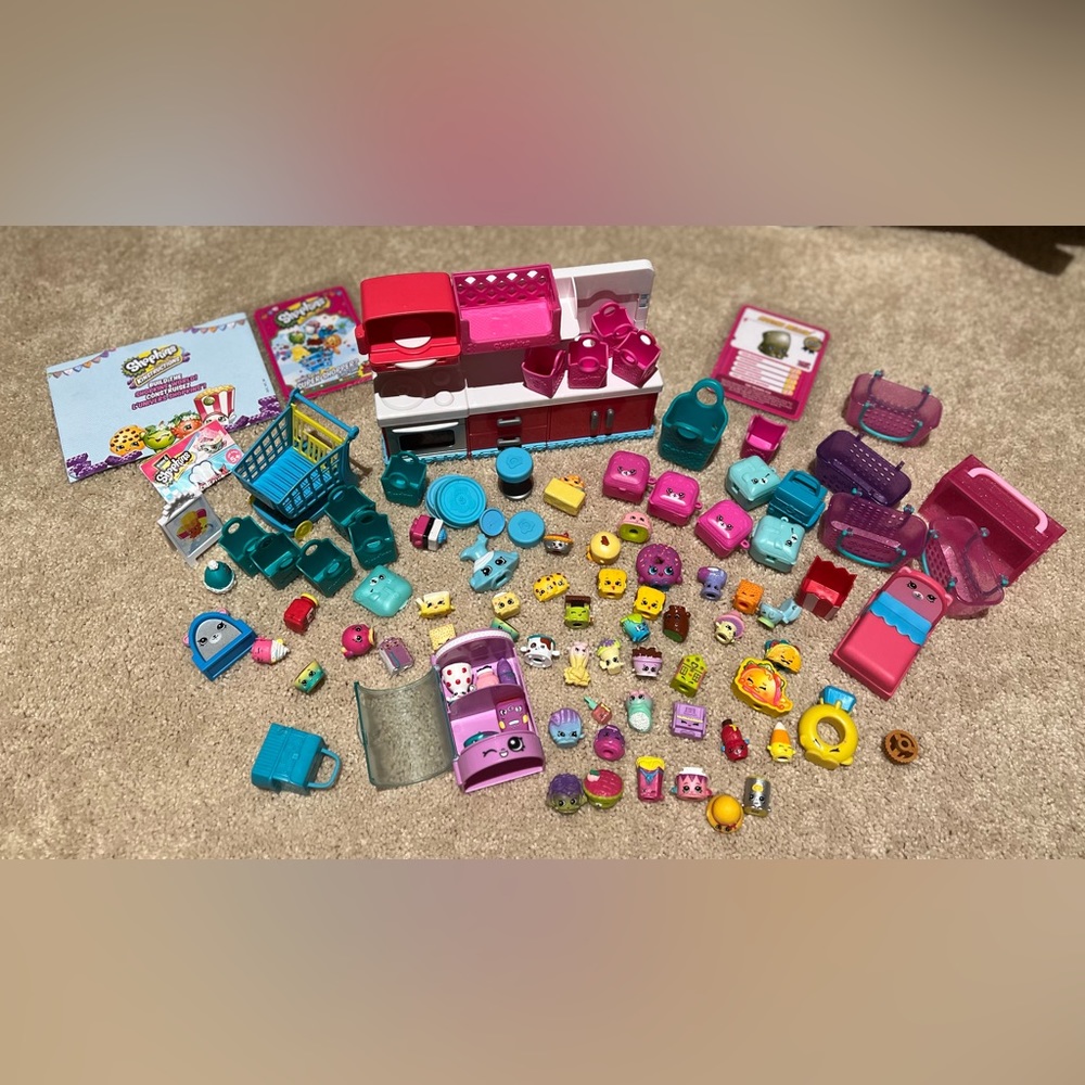 Shopkins Random Lot with kitchen